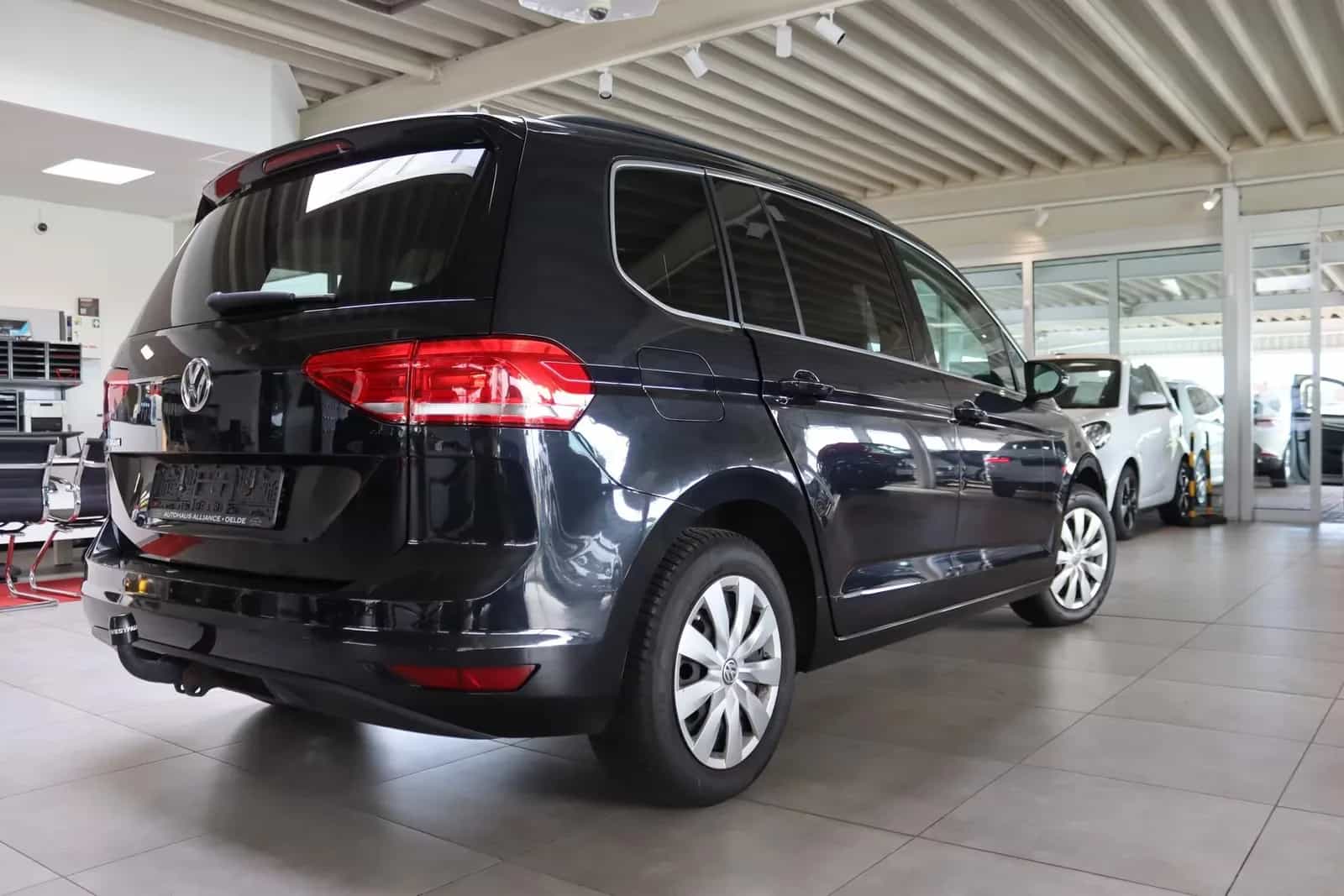 Volkswagen Touran 08/2018-photo-2