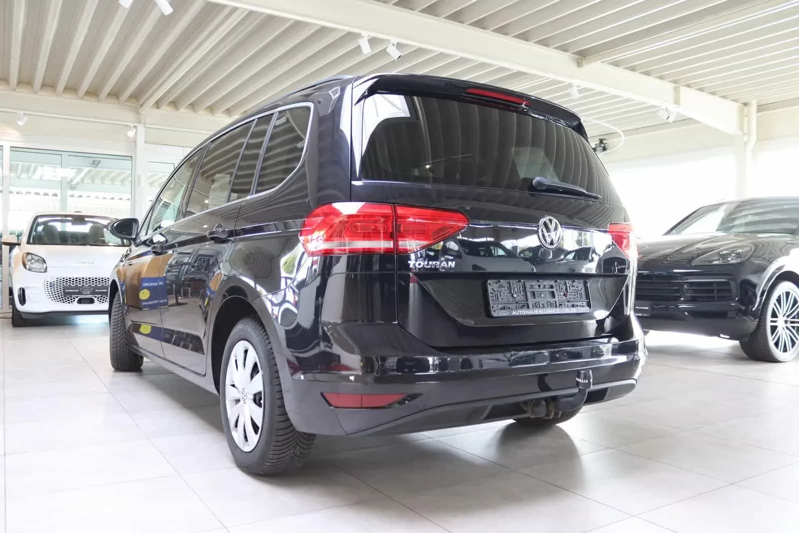 Volkswagen Touran 08/2018-photo-3