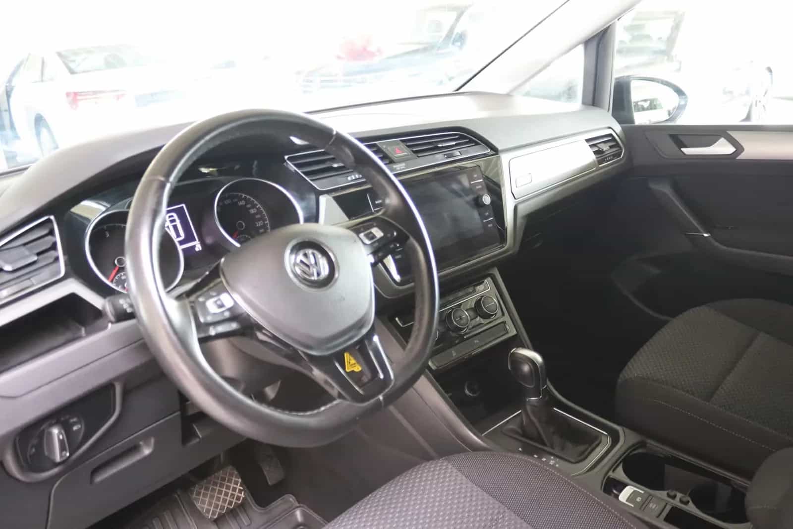 Volkswagen Touran 08/2018-photo-6