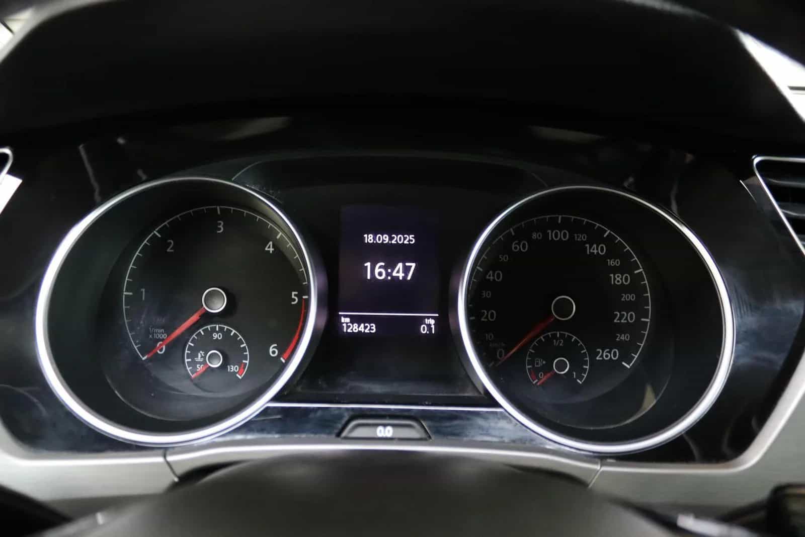 Volkswagen Touran 08/2018-photo-7