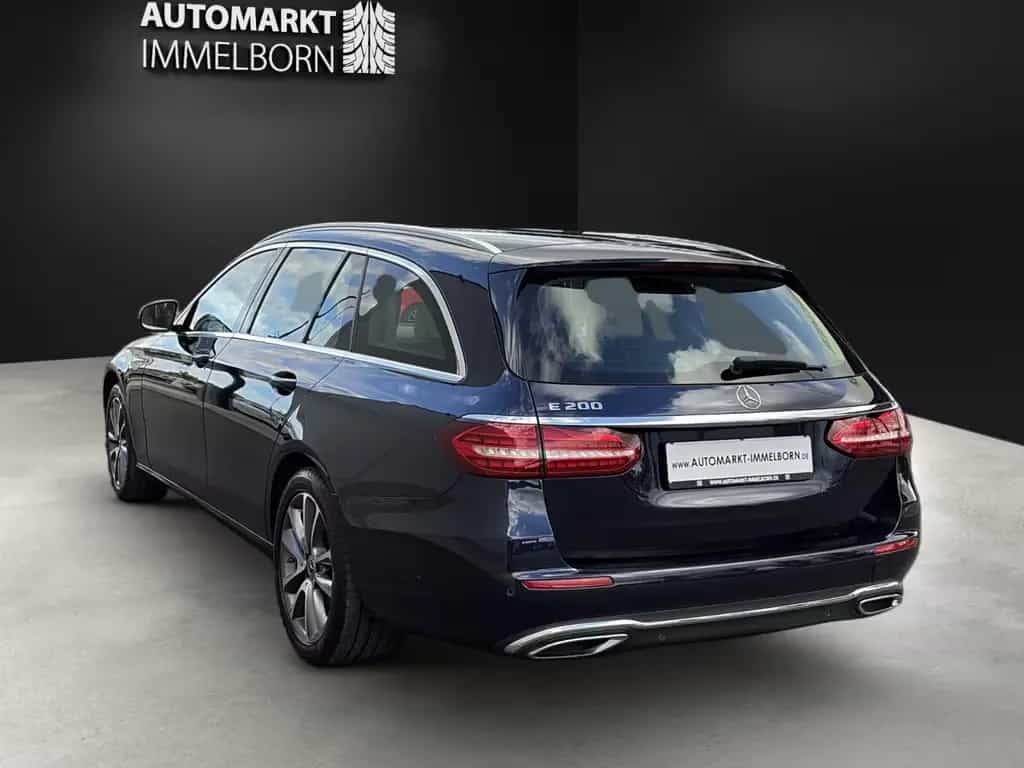 Mercedes-Benz E-Class VollLeder*7Sitzer*LED*Navi*DAB*MBUX*1Hand 05/2022-photo-3