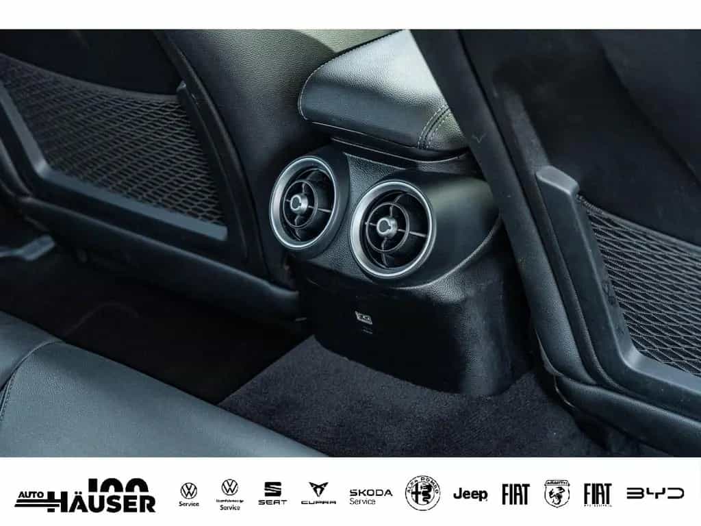 Alfa Romeo Giulia Veloce 2.0 Turbo AT8 Q4 AHK ASSISTENZ BI- 09/2022-photo-11