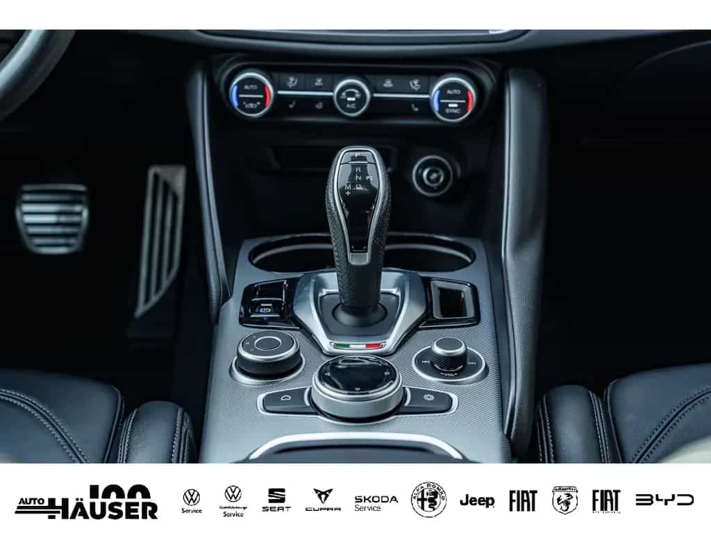 Alfa Romeo Giulia Veloce 2.0 Turbo AT8 Q4 AHK ASSISTENZ BI- 09/2022-photo-15