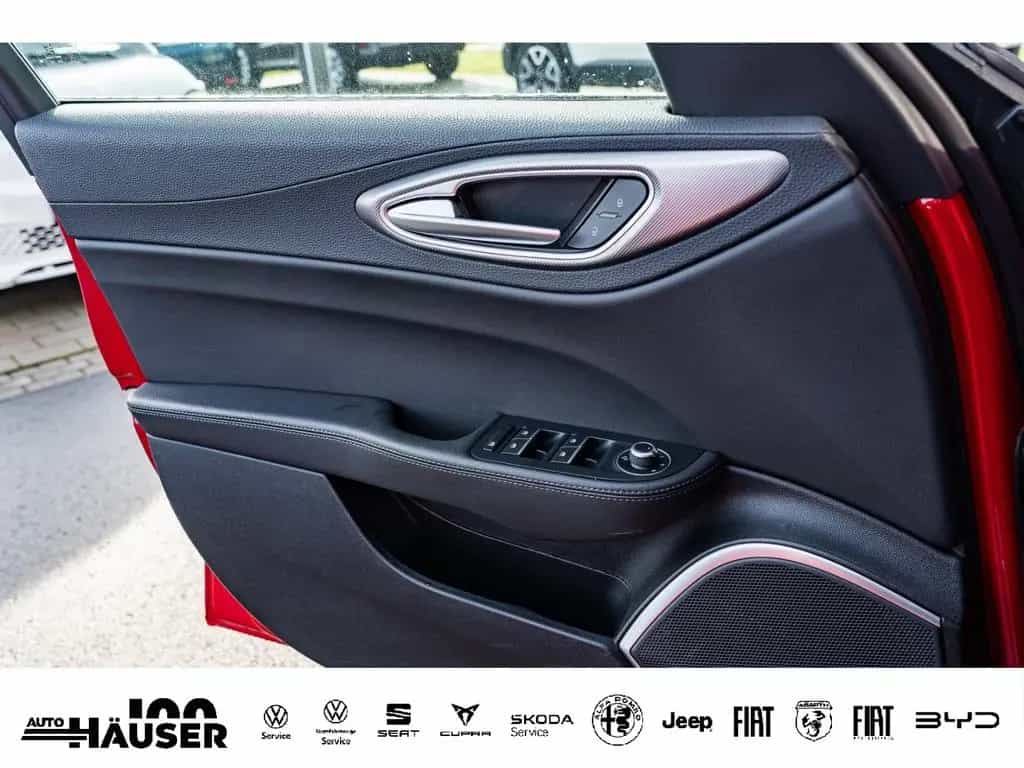 Alfa Romeo Giulia Veloce 2.0 Turbo AT8 Q4 AHK ASSISTENZ BI- 09/2022-photo-17