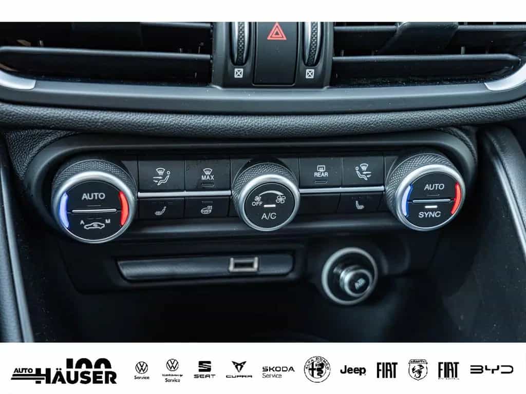 Alfa Romeo Giulia Veloce 2.0 Turbo AT8 Q4 AHK ASSISTENZ BI- 09/2022-photo-21