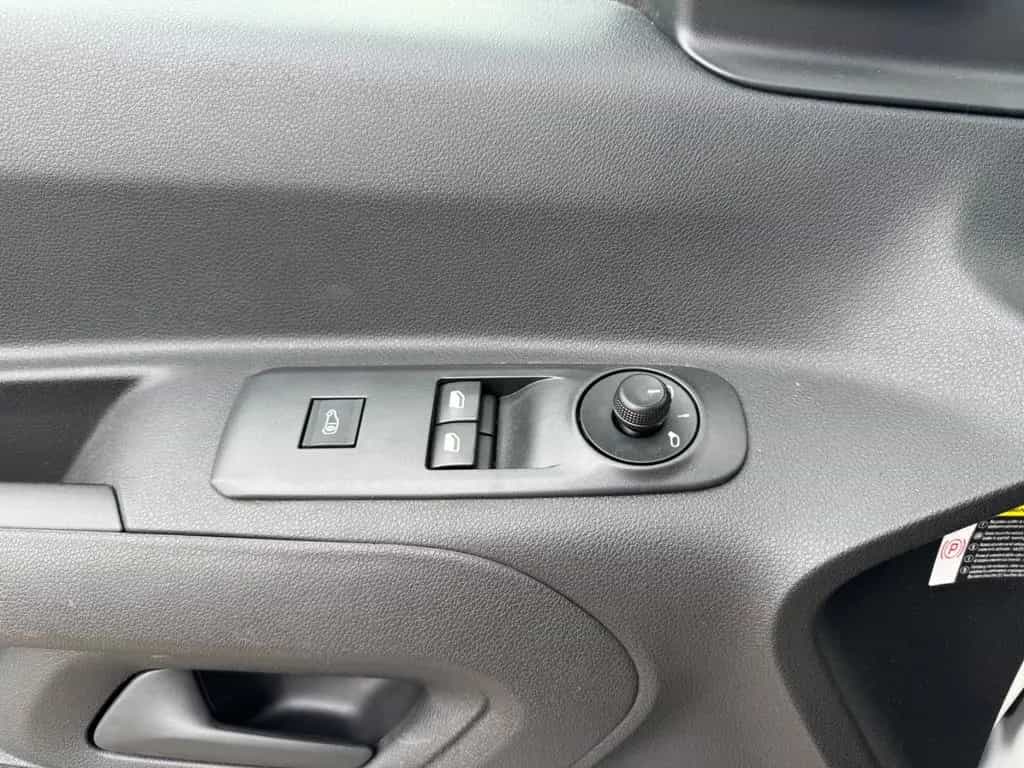 Citroën Berlingo Kasten AUTOMATIK 1.HD Klima PDC 11/2020-photo-14