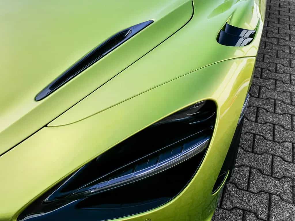 McLaren 750S Coupé Flux Green, Bowers and Wilkins Sound 04/2025-photo-11
