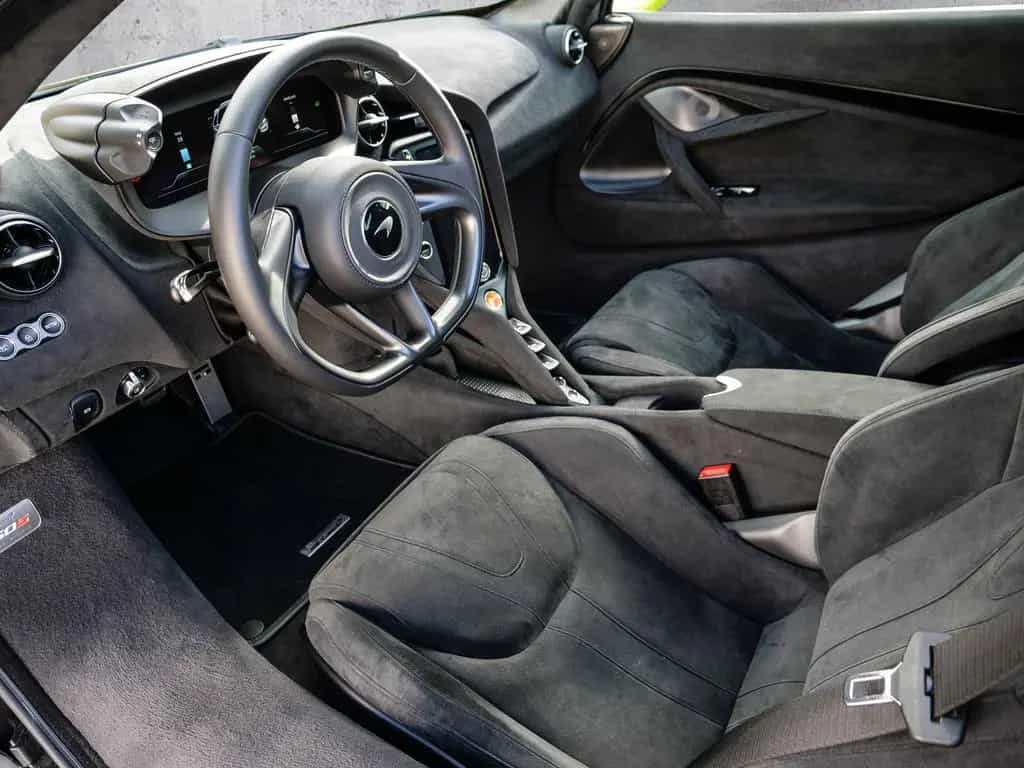 McLaren 750S Coupé Flux Green, Bowers and Wilkins Sound 04/2025-photo-13