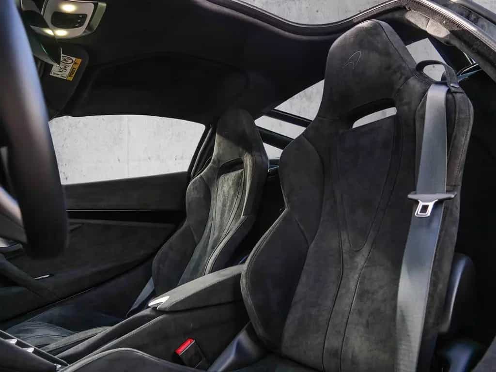 McLaren 750S Coupé Flux Green, Bowers and Wilkins Sound 04/2025-photo-14