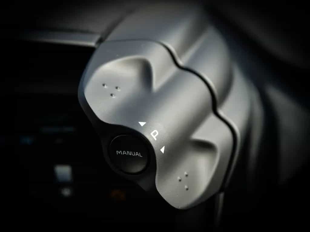 McLaren 750S Coupé Flux Green, Bowers and Wilkins Sound 04/2025-photo-18