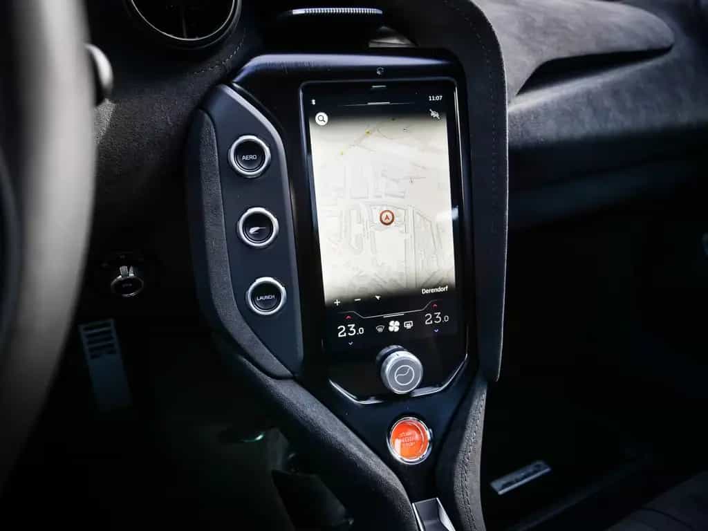 McLaren 750S Coupé Flux Green, Bowers and Wilkins Sound 04/2025-photo-20