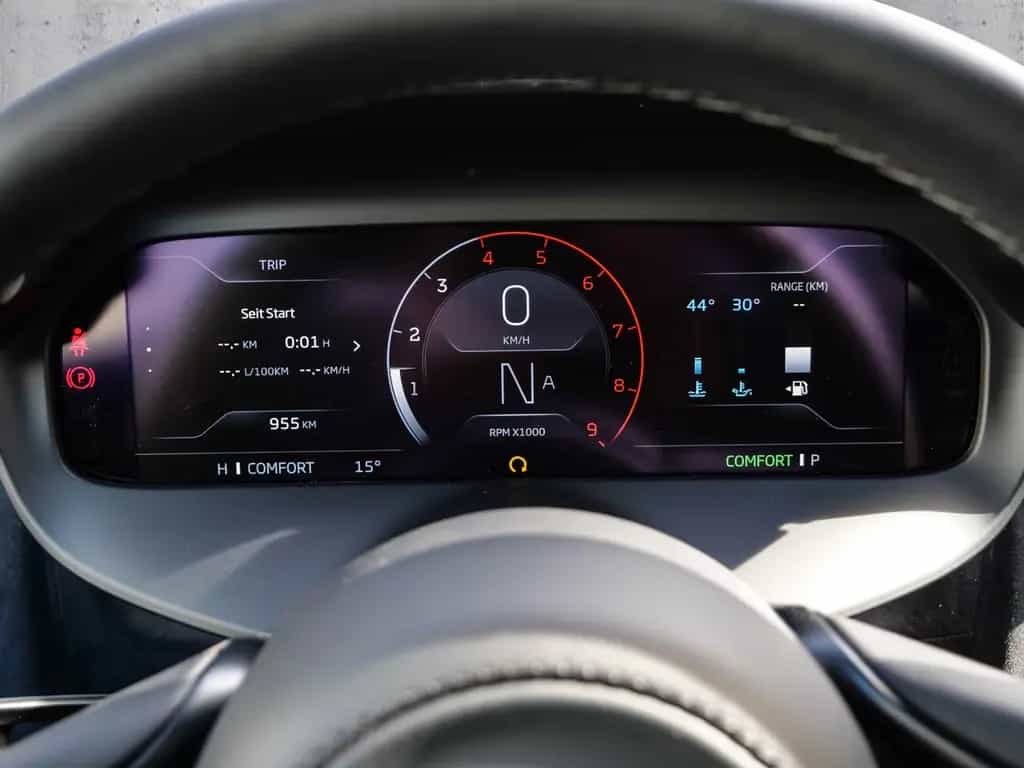 McLaren 750S Coupé Flux Green, Bowers and Wilkins Sound 04/2025-photo-22