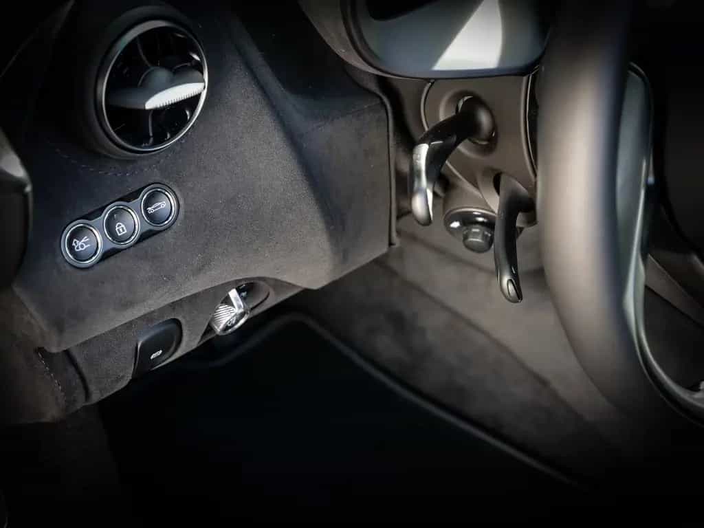 McLaren 750S Coupé Flux Green, Bowers and Wilkins Sound 04/2025-photo-26