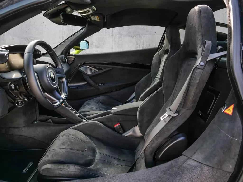 McLaren 750S Coupé Flux Green, Bowers and Wilkins Sound 04/2025-photo-7