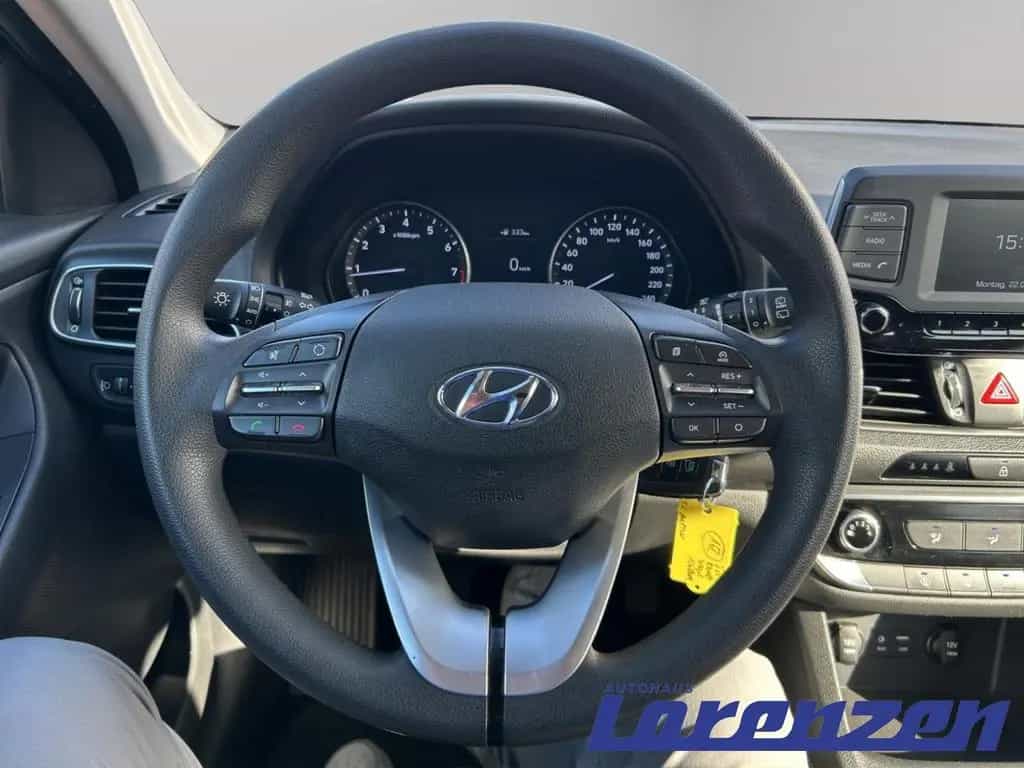 Hyundai i30 PDE 1.4 Kombi Select Spurhalteass. Fernlicht 03/2018-photo-12