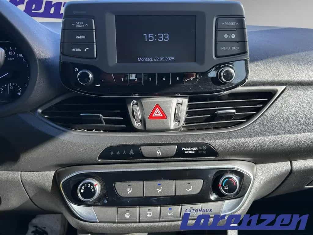 Hyundai i30 PDE 1.4 Kombi Select Spurhalteass. Fernlicht 03/2018-photo-14