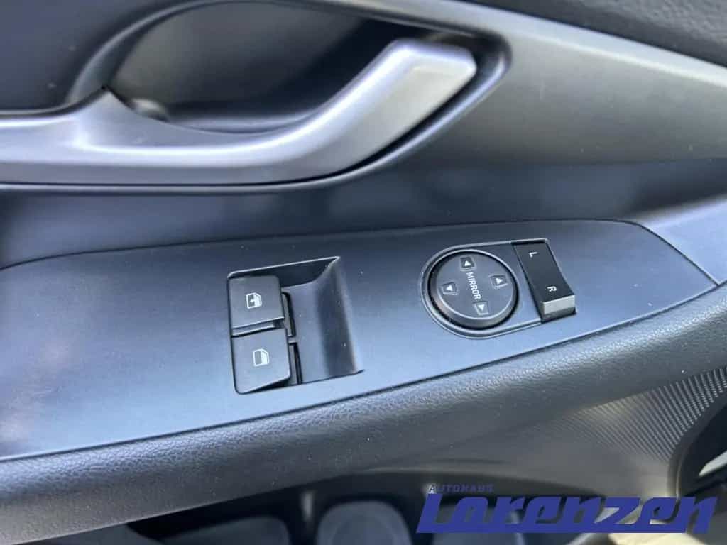 Hyundai i30 PDE 1.4 Kombi Select Spurhalteass. Fernlicht 03/2018-photo-16