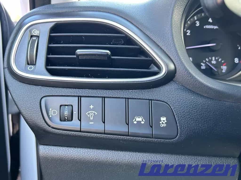 Hyundai i30 PDE 1.4 Kombi Select Spurhalteass. Fernlicht 03/2018-photo-19