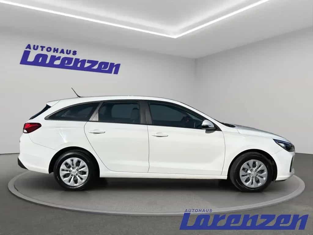 Hyundai i30 PDE 1.4 Kombi Select Spurhalteass. Fernlicht 03/2018-photo-3