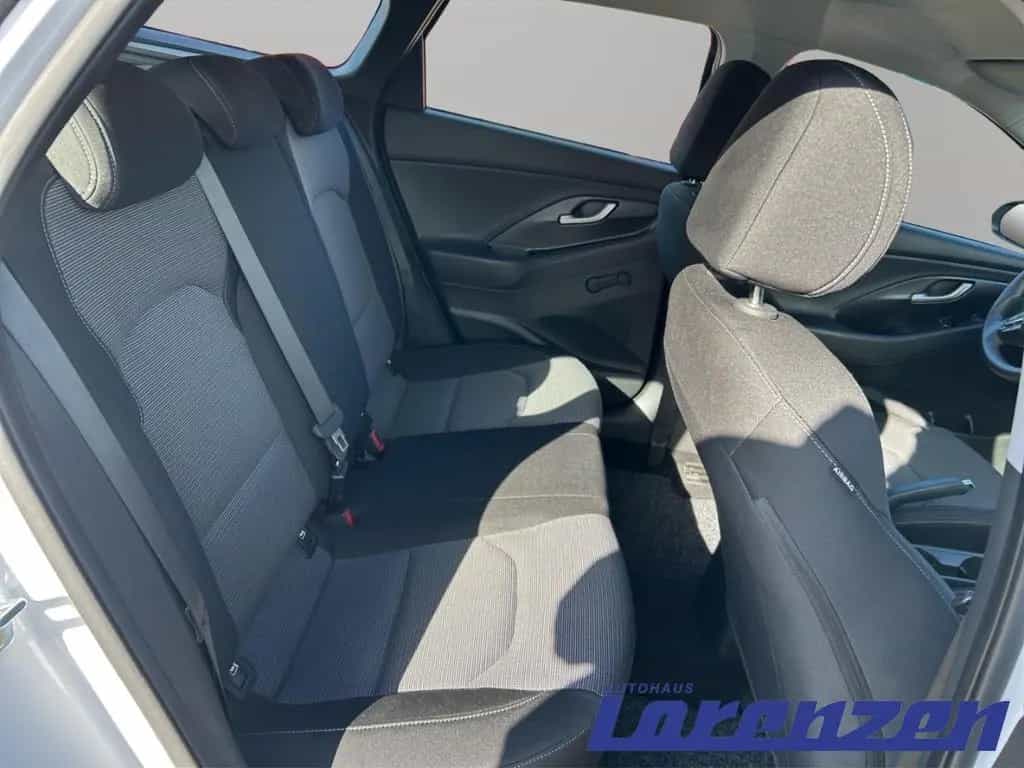 Hyundai i30 PDE 1.4 Kombi Select Spurhalteass. Fernlicht 03/2018-photo-9