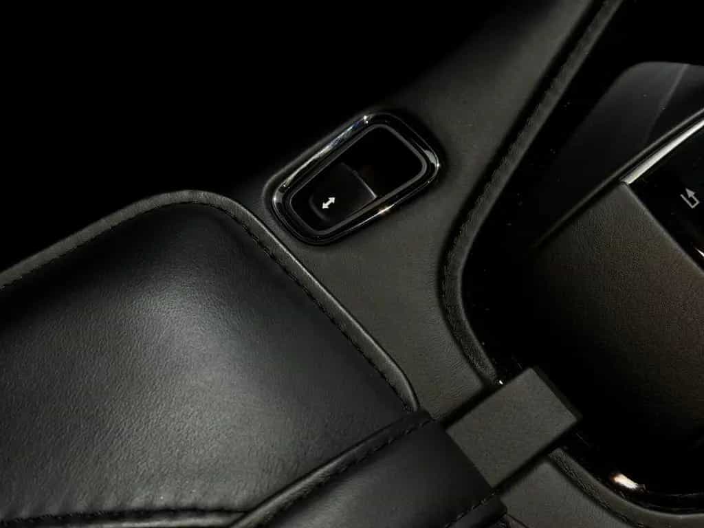 Aston Martin DBS 5.2 V12 B&O°KEY°360° 04/2022-photo-16