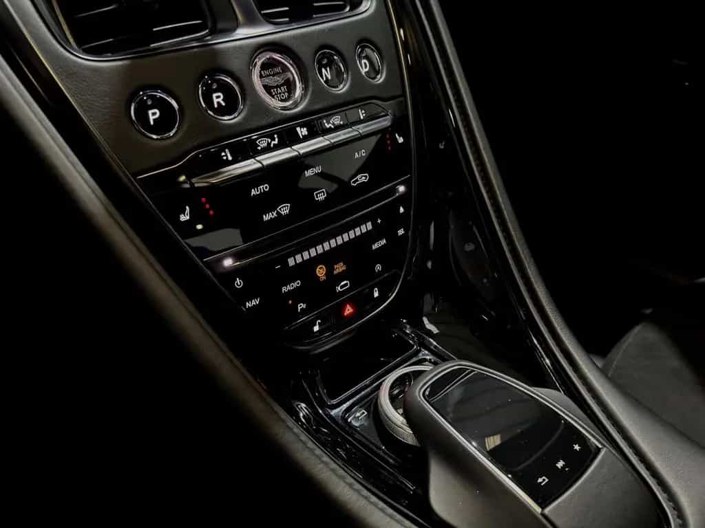 Aston Martin DBS 5.2 V12 B&O°KEY°360° 04/2022-photo-8