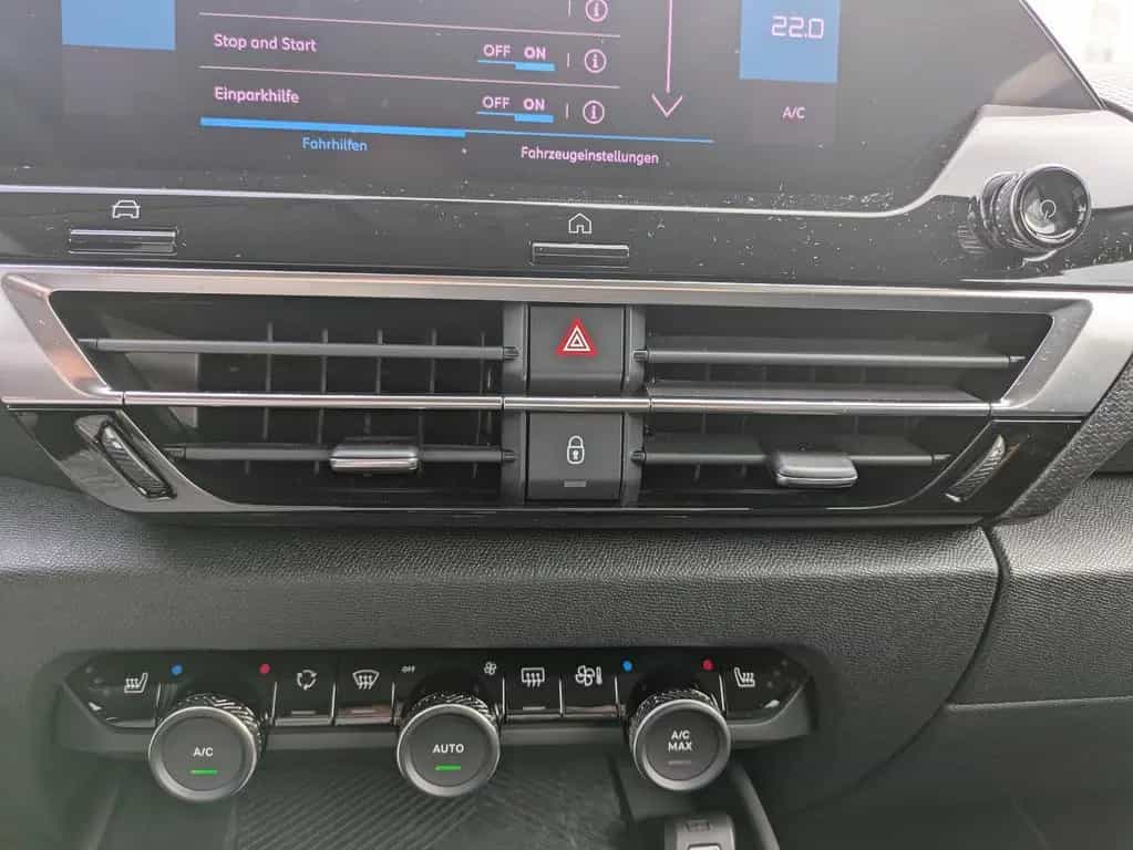 Citroën C4 Shine 1.2 12V e-THP / PureTech Metallic 08/2021-photo-14