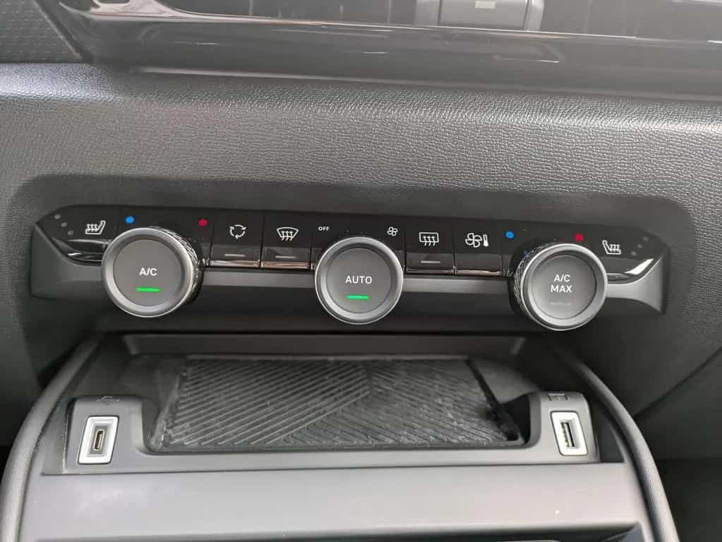 Citroën C4 Shine 1.2 12V e-THP / PureTech Metallic 08/2021-photo-16