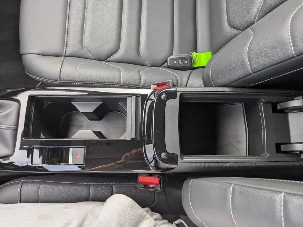 Citroën C4 Shine 1.2 12V e-THP / PureTech Metallic 08/2021-photo-17