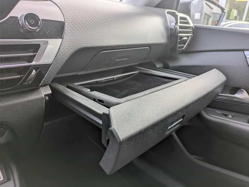 Citroën C4 Shine 1.2 12V e-THP / PureTech Metallic 08/2021-photo-19
