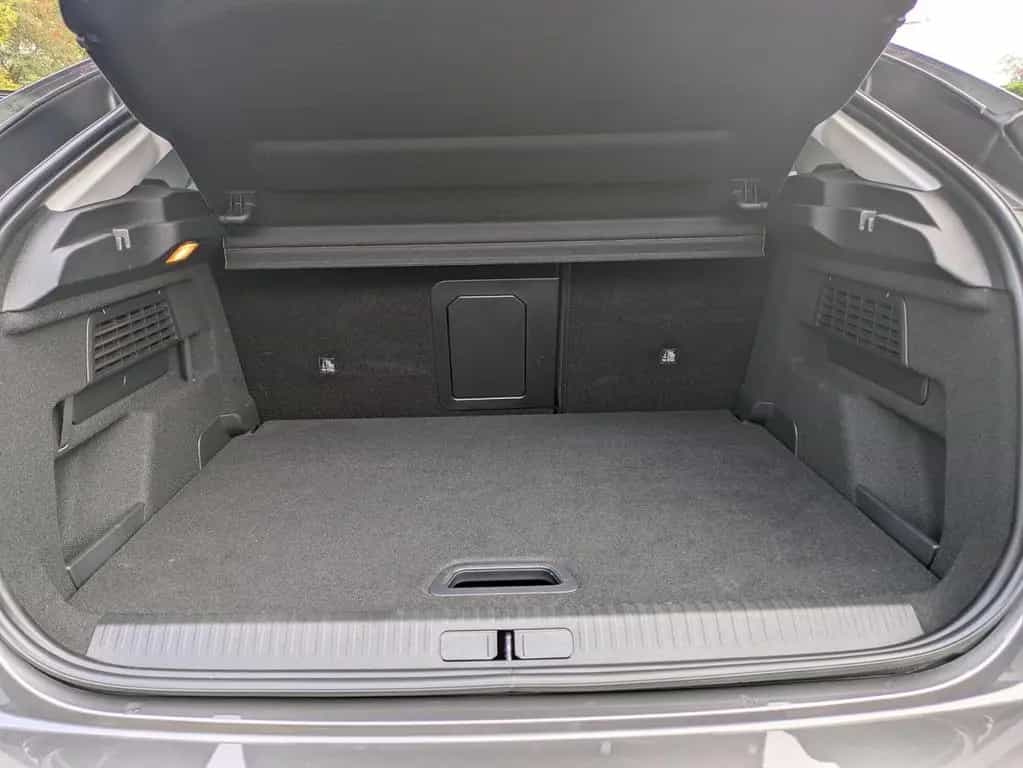 Citroën C4 Shine 1.2 12V e-THP / PureTech Metallic 08/2021-photo-24