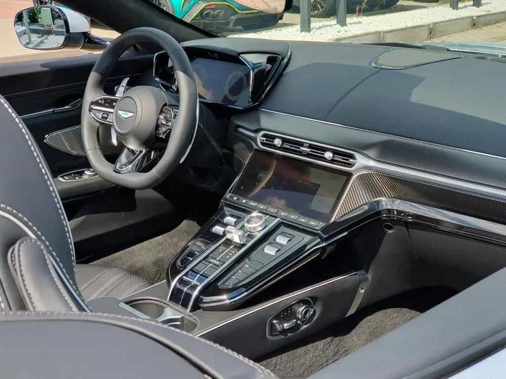 Aston Martin V8 Vantage Roadster MY26 null-photo-10
