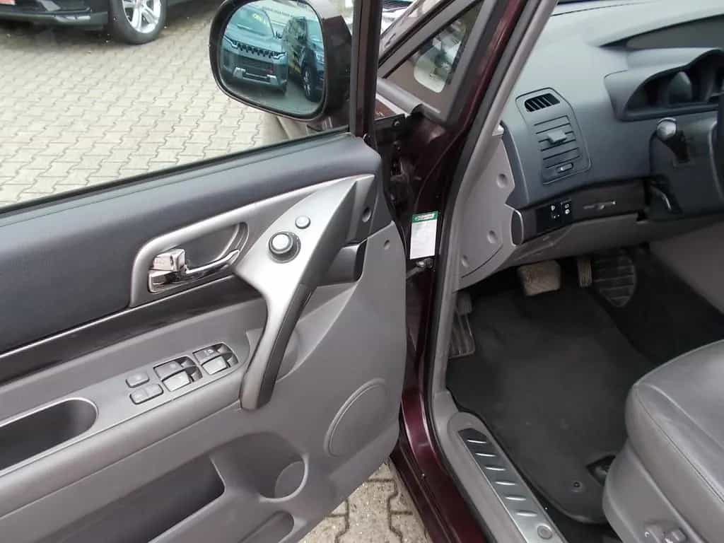 Ssangyong Rodius Sapphire 2WD AHK 5 Sitze Trennwand Navi 03/2015-photo-15