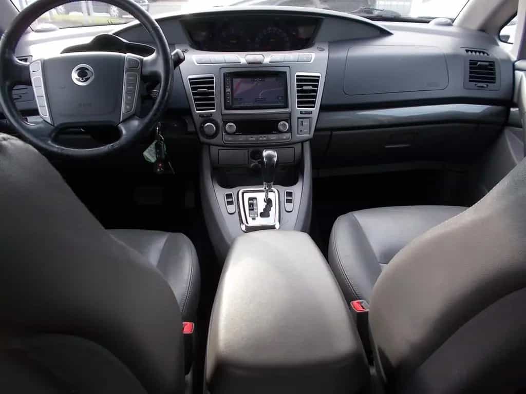 Ssangyong Rodius Sapphire 2WD AHK 5 Sitze Trennwand Navi 03/2015-photo-18