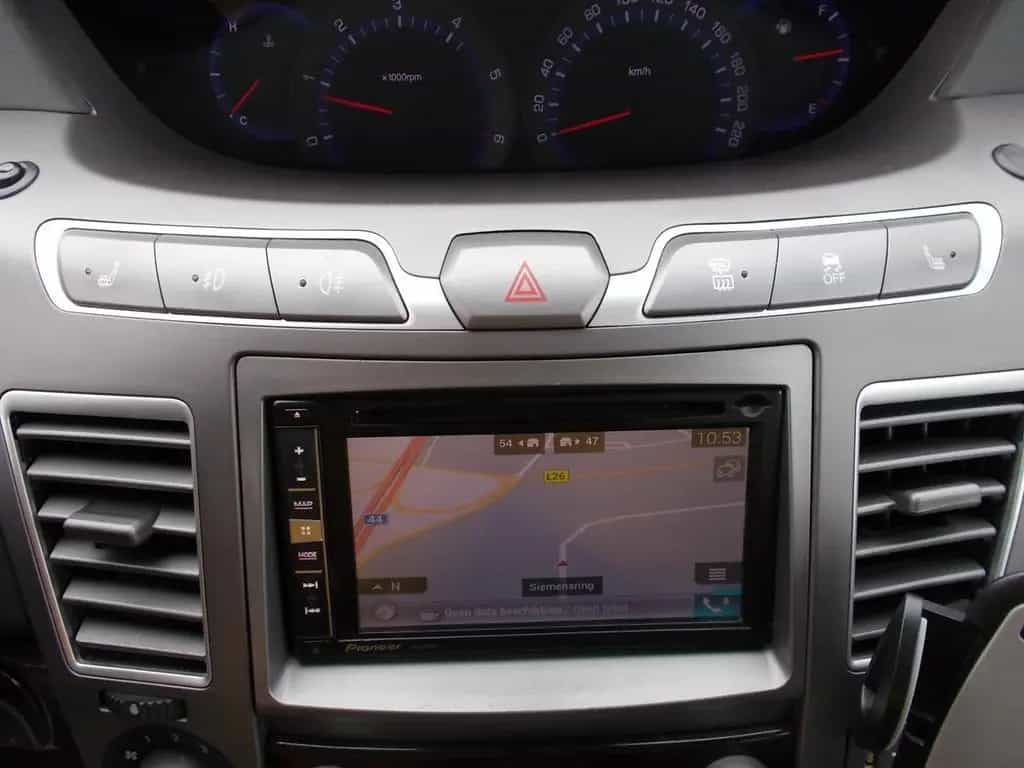 Ssangyong Rodius Sapphire 2WD AHK 5 Sitze Trennwand Navi 03/2015-photo-23