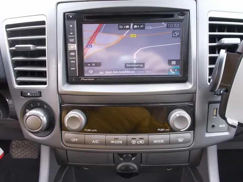 Ssangyong Rodius Sapphire 2WD AHK 5 Sitze Trennwand Navi 03/2015-photo-24