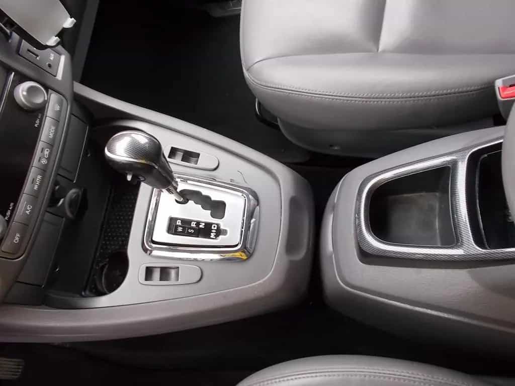 Ssangyong Rodius Sapphire 2WD AHK 5 Sitze Trennwand Navi 03/2015-photo-25