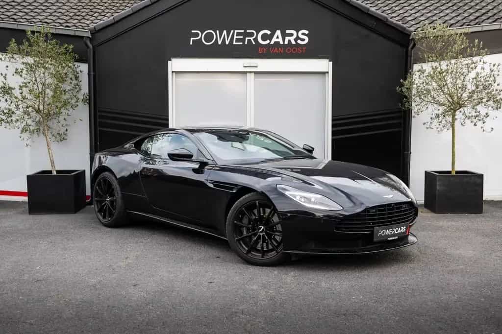 Aston Martin DB11 4.0 V8 Coupe | Full Black | Full History 10/2020-photo-3