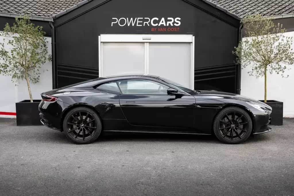 Aston Martin DB11 4.0 V8 Coupe | Full Black | Full History 10/2020-photo-4