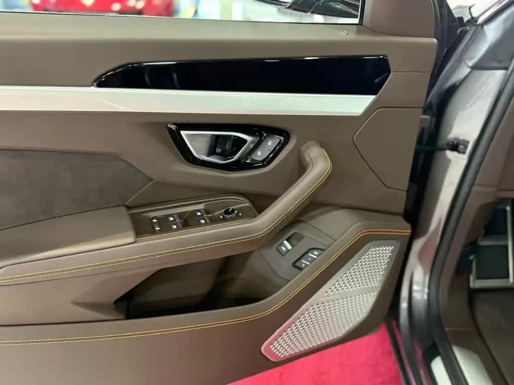 Lamborghini Urus B&O+PANO+HUD+ACC+LASER 01/2021-photo-9