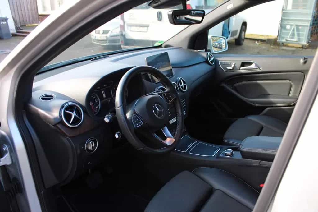 Mercedes-Benz B 250 4Matic Navi Pano H&K LED STD.HZ. 02/2018-photo-24