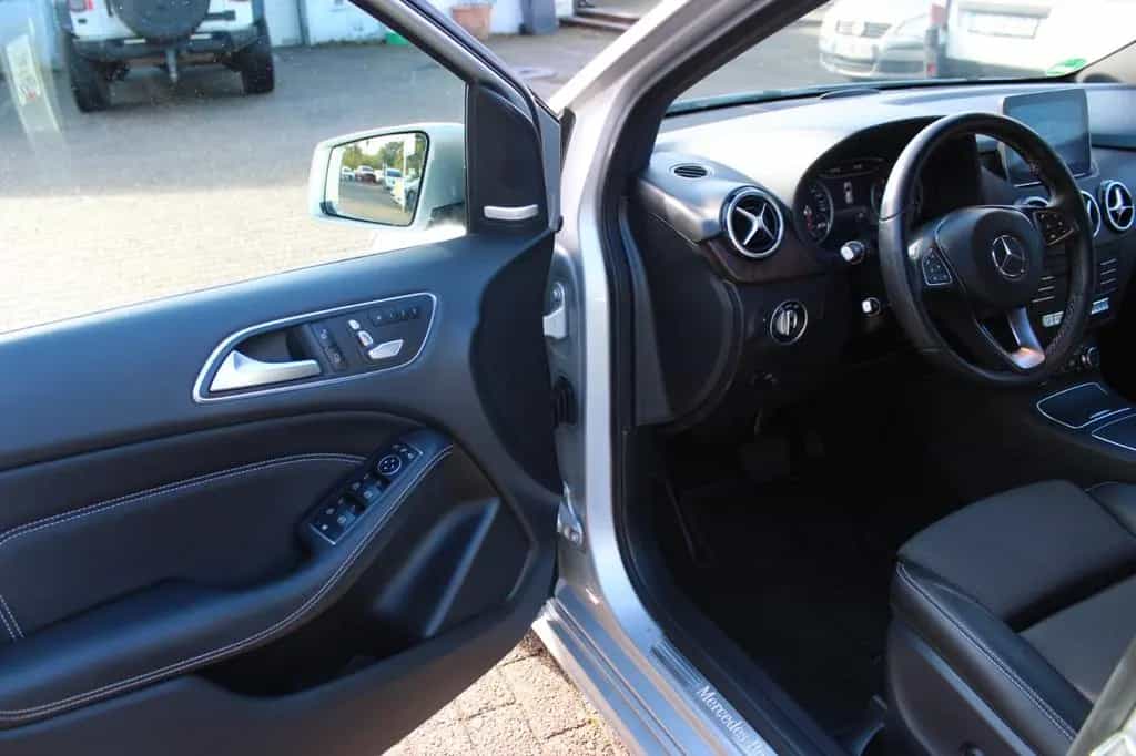 Mercedes-Benz B 250 4Matic Navi Pano H&K LED STD.HZ. 02/2018-photo-25