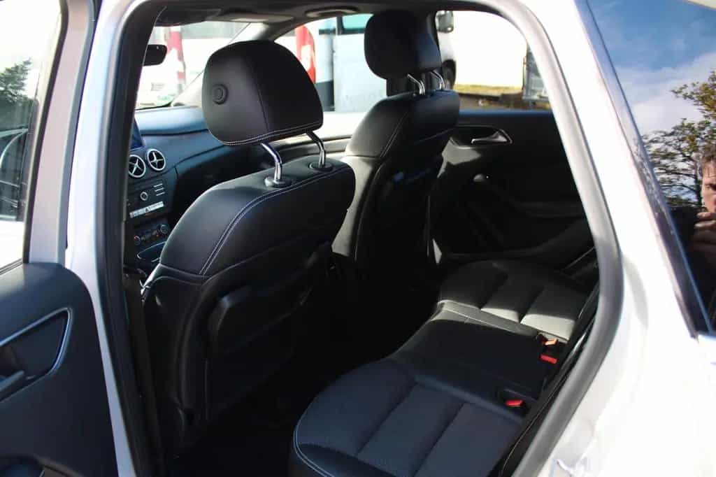 Mercedes-Benz B 250 4Matic Navi Pano H&K LED STD.HZ. 02/2018-photo-27
