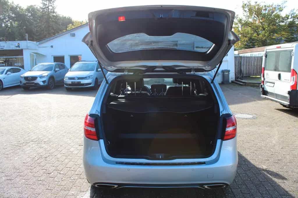 Mercedes-Benz B 250 4Matic Navi Pano H&K LED STD.HZ. 02/2018-photo-28