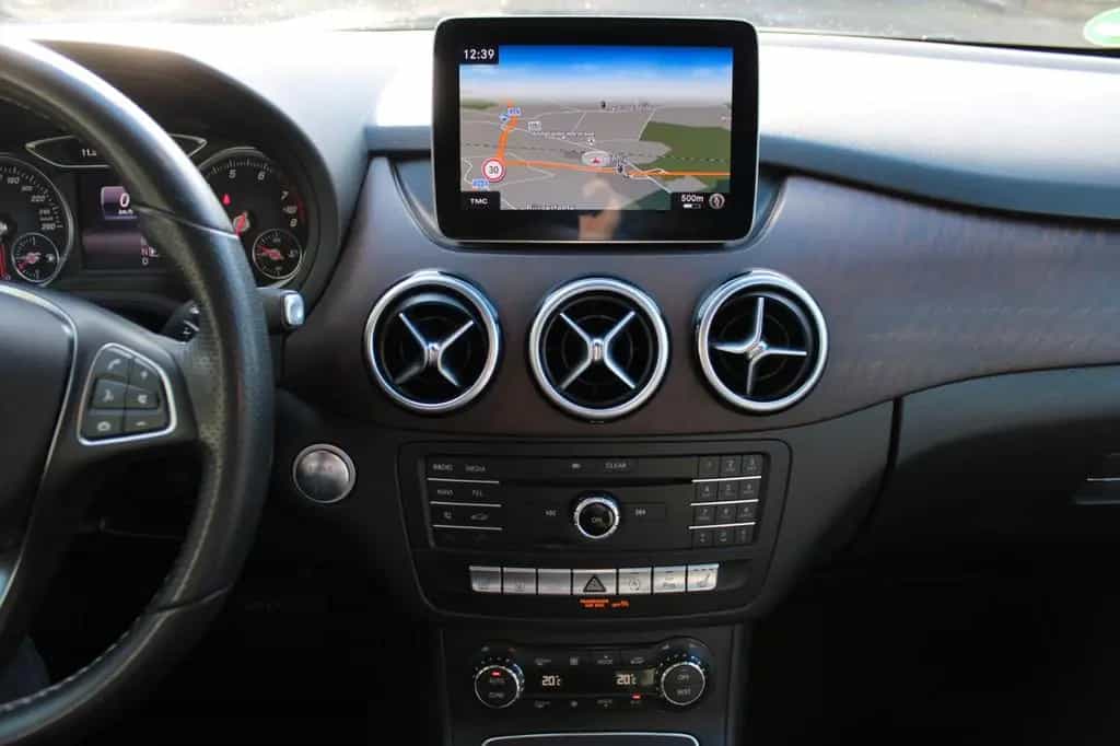 Mercedes-Benz B 250 4Matic Navi Pano H&K LED STD.HZ. 02/2018-photo-3