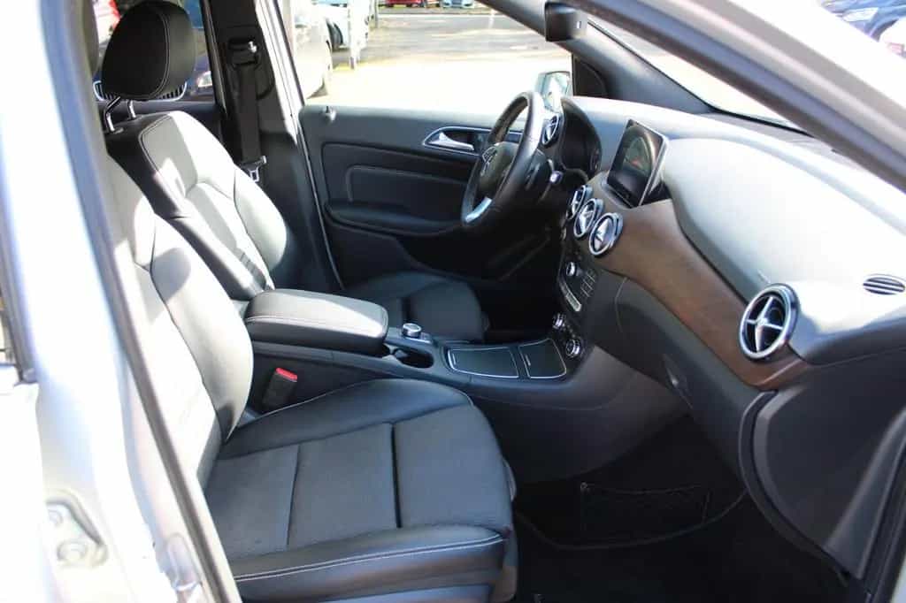 Mercedes-Benz B 250 4Matic Navi Pano H&K LED STD.HZ. 02/2018-photo-33