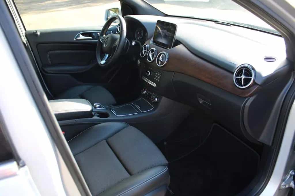 Mercedes-Benz B 250 4Matic Navi Pano H&K LED STD.HZ. 02/2018-photo-34