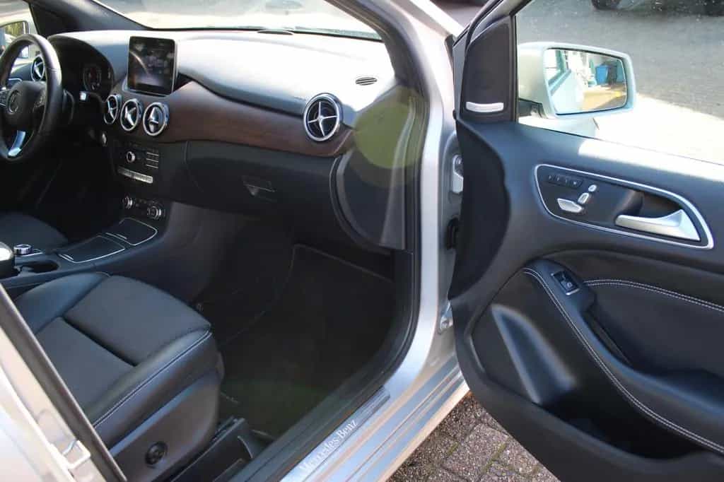 Mercedes-Benz B 250 4Matic Navi Pano H&K LED STD.HZ. 02/2018-photo-35
