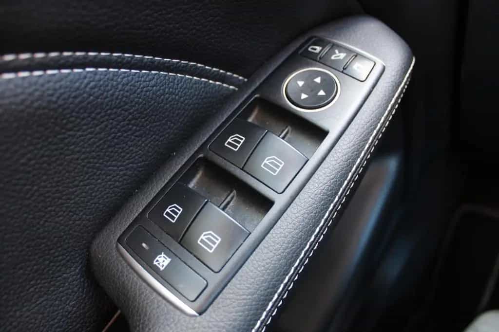 Mercedes-Benz B 250 4Matic Navi Pano H&K LED STD.HZ. 02/2018-photo-37