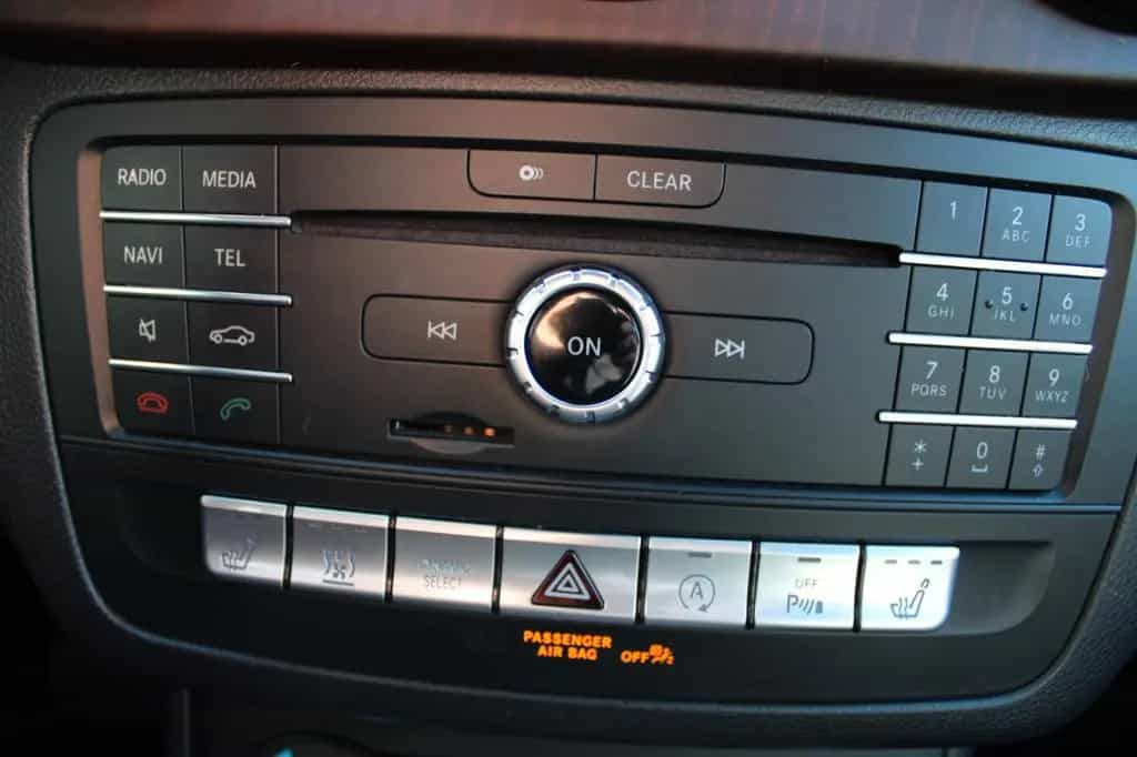 Mercedes-Benz B 250 4Matic Navi Pano H&K LED STD.HZ. 02/2018-photo-39
